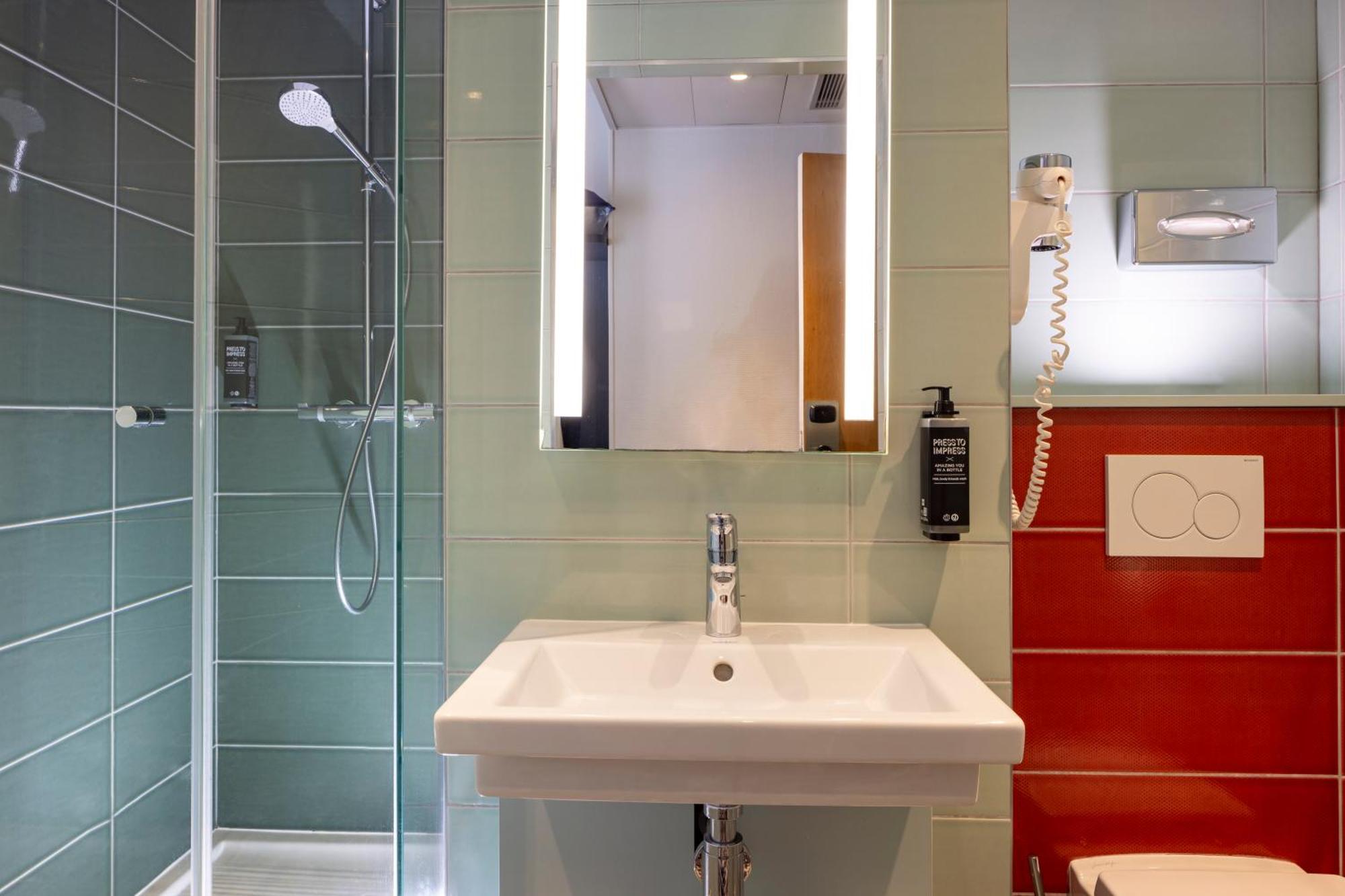 Hotel Ibis Styles Gare Saint Lazare 3*