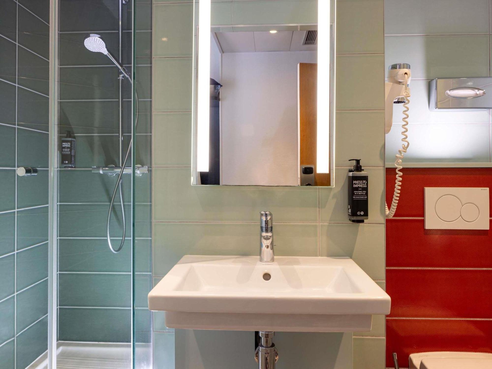 Hotel Ibis Styles Gare Saint Lazare 3*